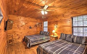 Cozy Broken Bow Cabin With Fire Pit, 4 Mi To Lake!